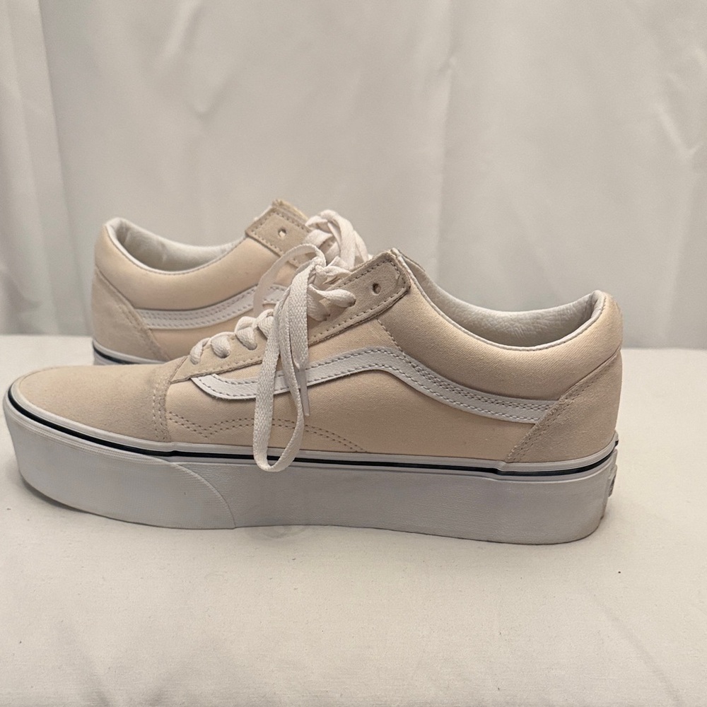 Vans Women's old skool Cream Sneakers with embroidered Floral Design - Picture 7 of 10